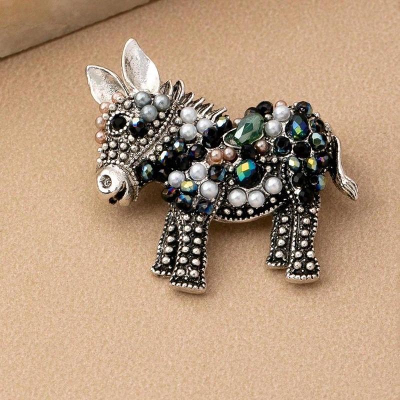 Bohemian Vintage Cute Cartoon Asymmetrical Horse Shaped Brooch for Women, Suitable for Party and Daily Wear
