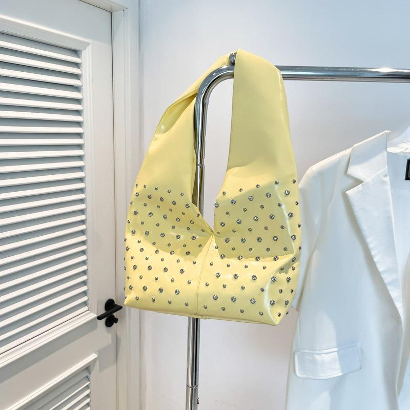 Punk Spice Girl Style Large Capacity Bag Women's Summer New Niche Underarm Retro Rivet Commuter Bag Tide