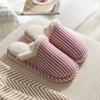 Осенние и зимние тапочки из чистого хлопка с полосатым дизайном для дома, нескользящая обувь с мягкой подошвой, теплые простые плюшевые хлопковые туфли