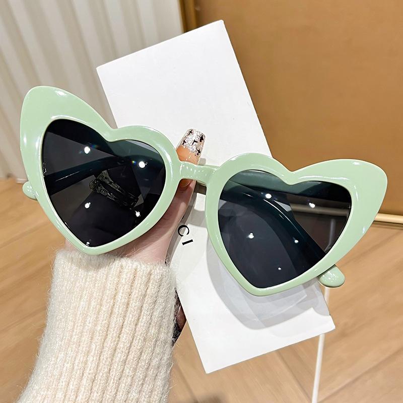 Summer Women Heart-Shaped Sunglasses For Outdoor Sun Protection And Uv Blocking Fashionable Women Heart Eyewear