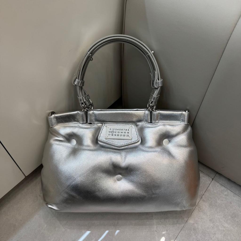 2026 Внешняя торговля Меховая сумка-подушка для подушек Большая вместимость Модная Универсальная Мягкая Облачная сумка Сумка-тоут Портативная Сумка для ужина Женская