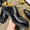 Мода Новые мужские туфли Block Carved Black Round Toe Толстый каблук Шнуровка Деловая повседневная обувь Мода Британский стиль 2024 Осень/Зима