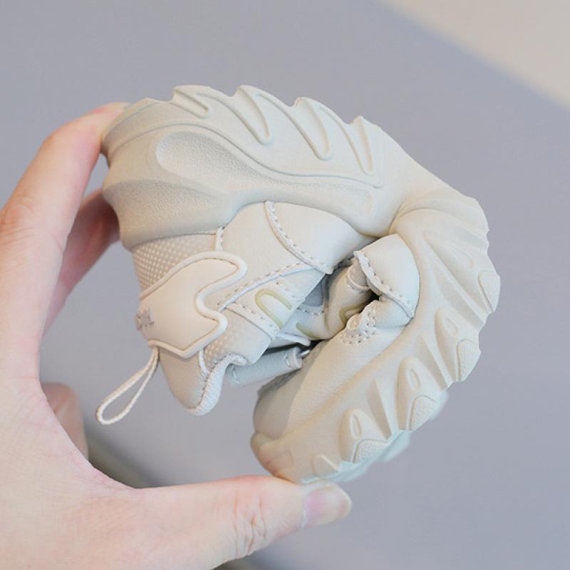 Детские кроссовки. Новые весенние и осенние туфли для папы для мальчиков. Нескользящие маленькие белые туфли для девочек. Детская повседневная обувь на мягкой подошве.