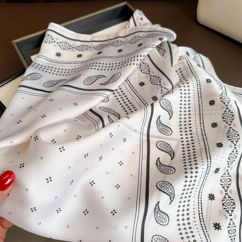 70 * 70cm New Silk Small Square Scarf For Women'S Neck Protection Professional Scarf Versatile Hair Tie Headscarf Scarf