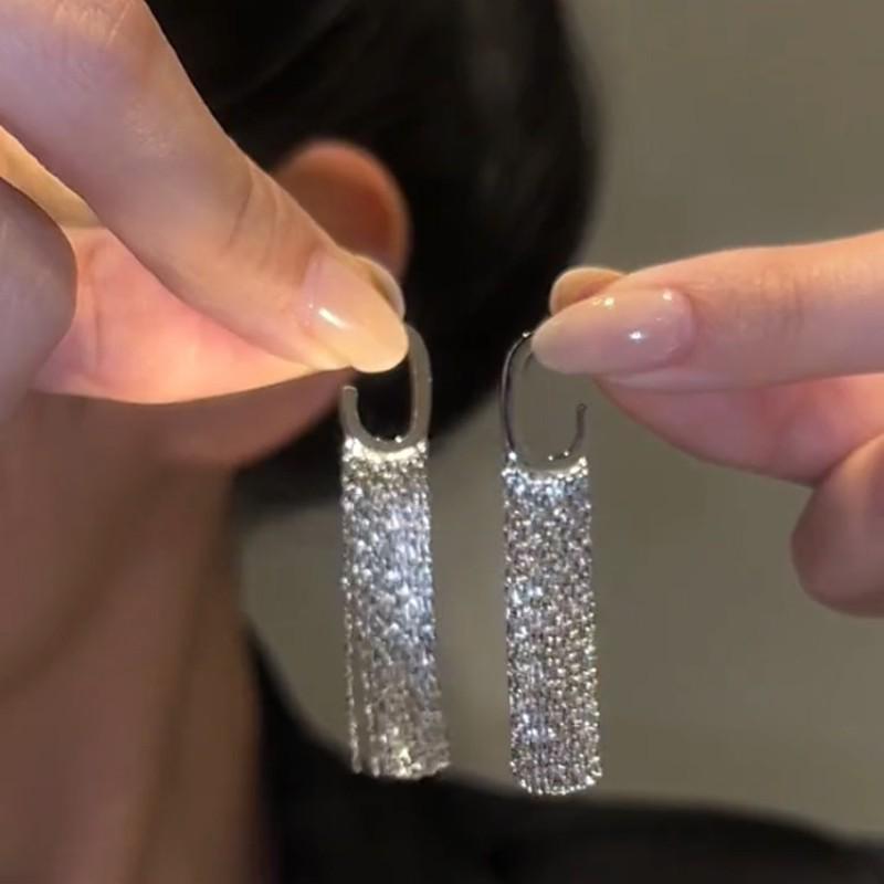 Золотые длинные серьги-кисточки: Элегантный дизайн с крупным циферблатом, универсальный женский тренд высокого класса