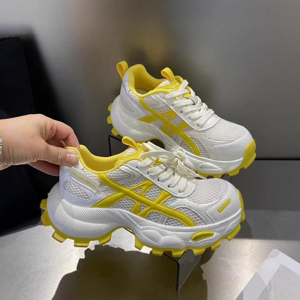 Лето 2025 новые сетчатые дышащие кроссовки на толстой подошве в стиле «папа» женские увеличивающие рост маленькие легкие беговые спортивные повседневные туфли