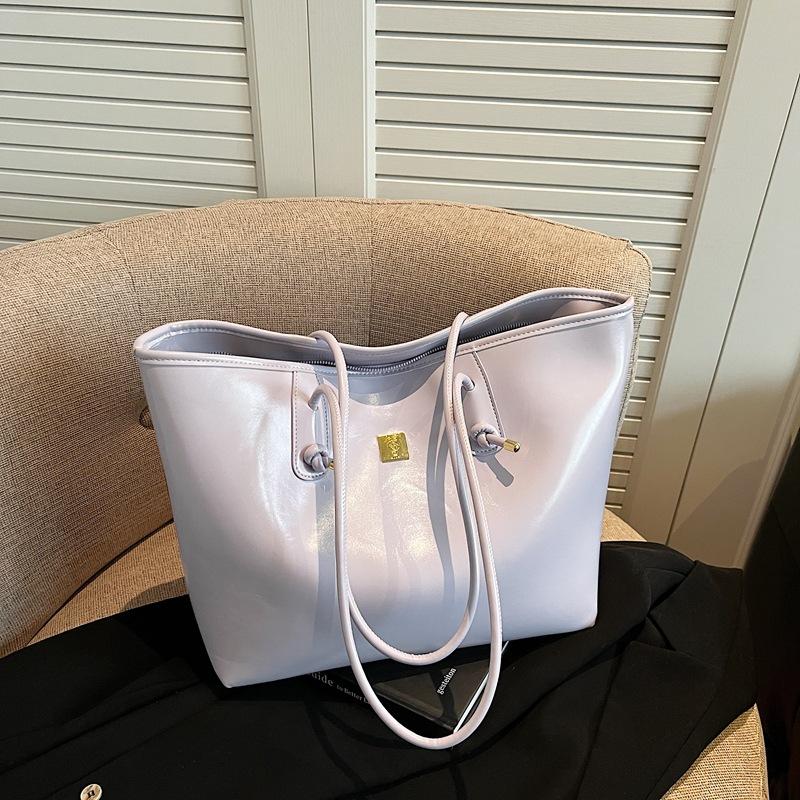 Модная и повседневная портативная сумка-тоут большой вместимости 2025 новая простая и универсальная сумка через плечо высококлассная женская сумка для поездок на работу