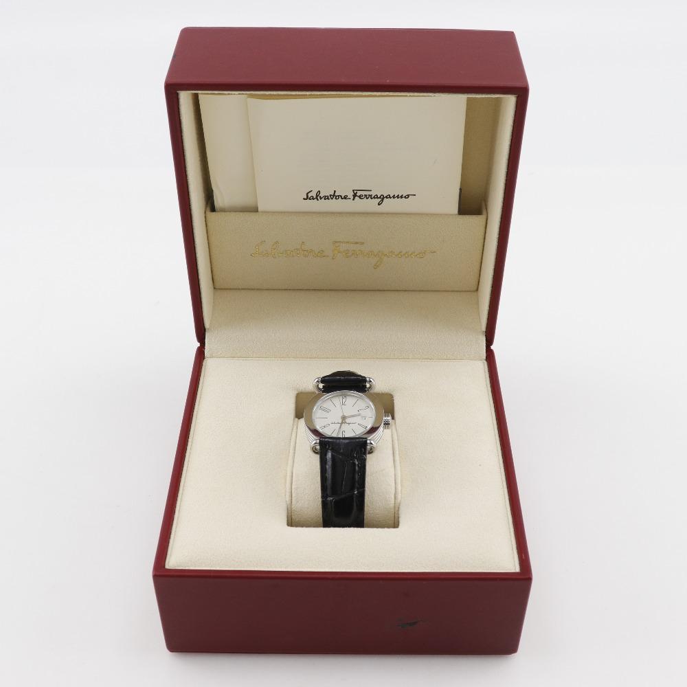 Salvatore Ferragamo Часы белый циферблат Нержавеющая сталь/кожа Кварцевые Аналоговый дисплей Женские Б/у