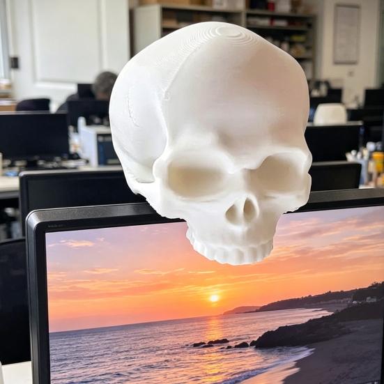 Декорация в виде черепа с защелкой на край монитора 3D-печатная миниатюрная фигурка черепа для края экрана компьютера/ТВ Уникальный готический стиль Настольное украшение для дома и офиса