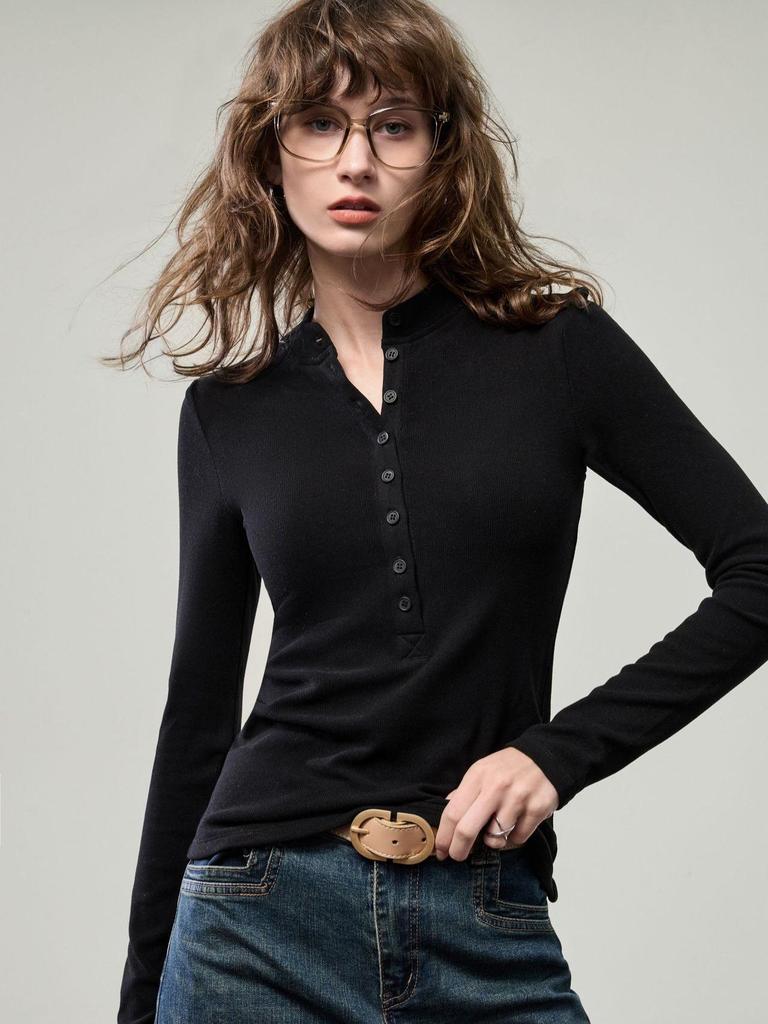 Женский топ хенли с длинным рукавом на осень 2025 года - Приталенный трикотаж с деталями на пуговицах