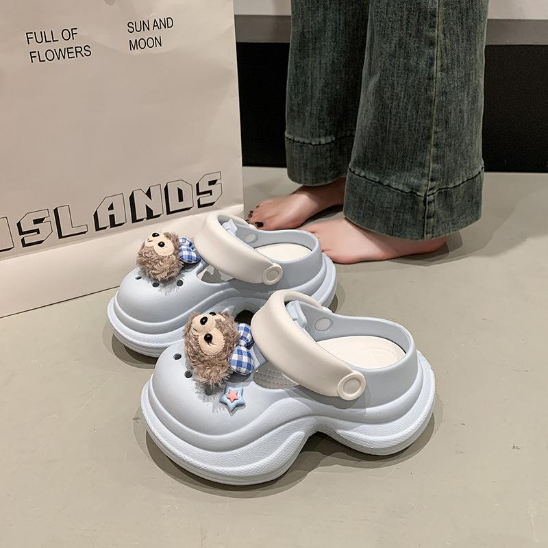 Height-increasing thick-soled hole shoes are fashionable and versatile, non-slip and non-smelly for external wear, cool slippers for feet, indoor home