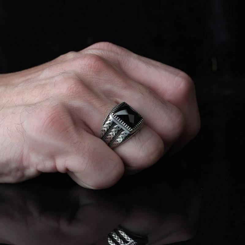 Кольцо с драгоценными камнями для помолвки для мужчин