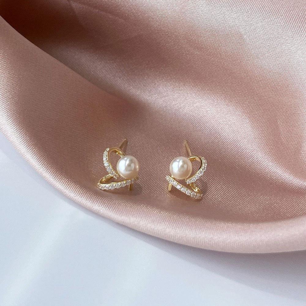 Корейская версия серебряных игольчатых темпераментных жемчужных сережек Love Diamond Stud Серьги Niche Design Универсальные серьги для женщин