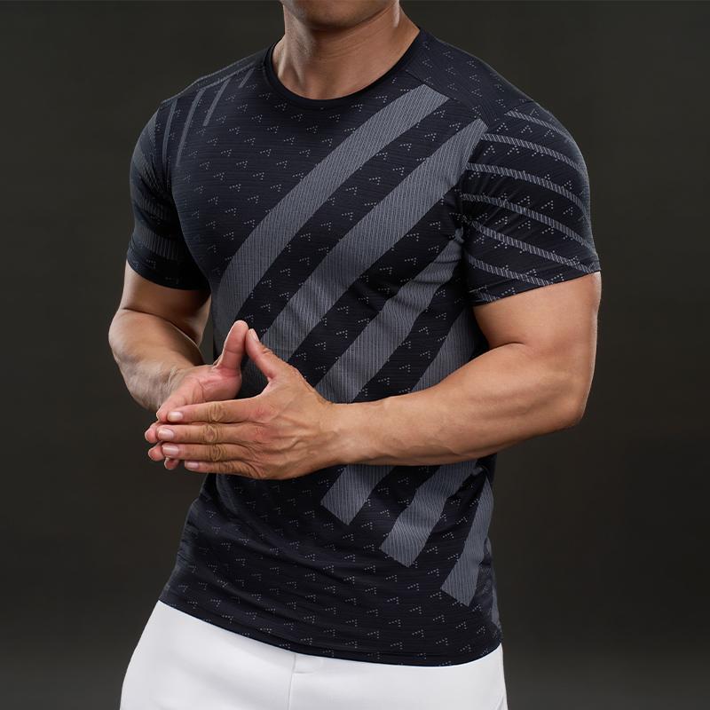 5868052 Лето 2025 Американский кэжуал Модная спортивная приталенная эластичная футболка для фитнеса и активного отдыха Мужская