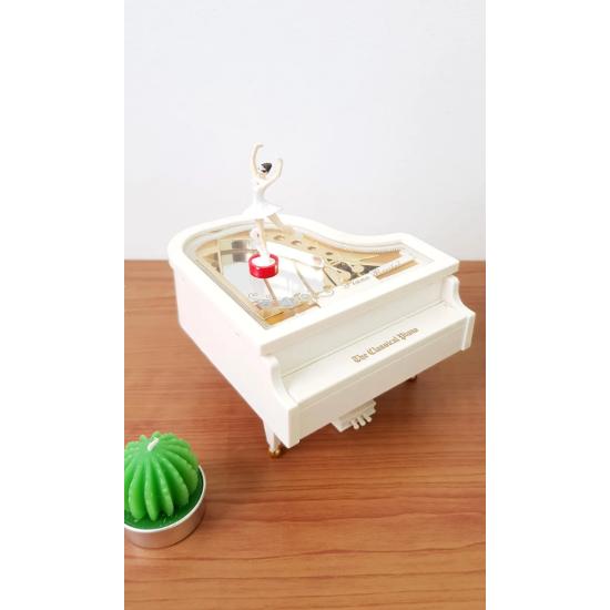 Музыкальная шкатулка для фортепиано с подвижной балериной