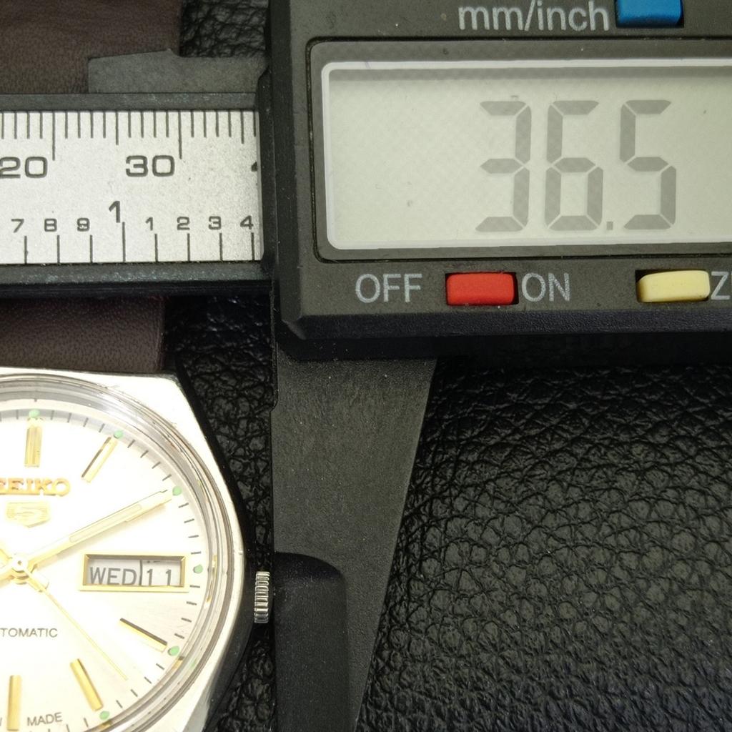 AUTOMATIC VINTAGE SEIKO 5 JAPAN MENS SILVER COLOR DIAL WATCH A701231-5 R206a-a701231