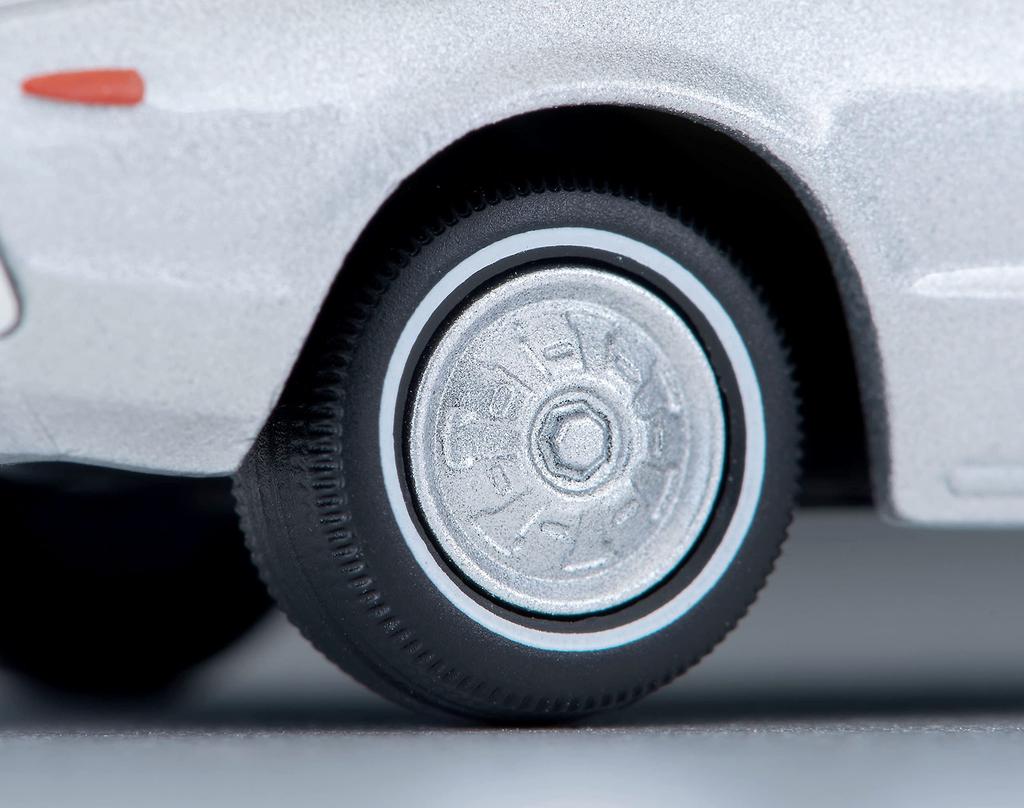 Tomica Limited Vintage Neo Nissan Skyline Silver 72 года выпуска, готовый продукт 320388 1/64 LV-N270a 2000GT-X