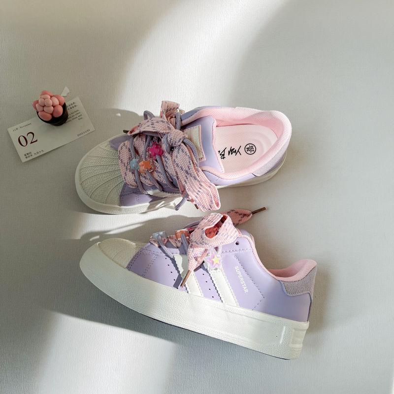 Новые нишевые дизайнерские кеды женские студенческие ранняя весна новые милые универсальные на толстой подошве повседневные маленькие белые