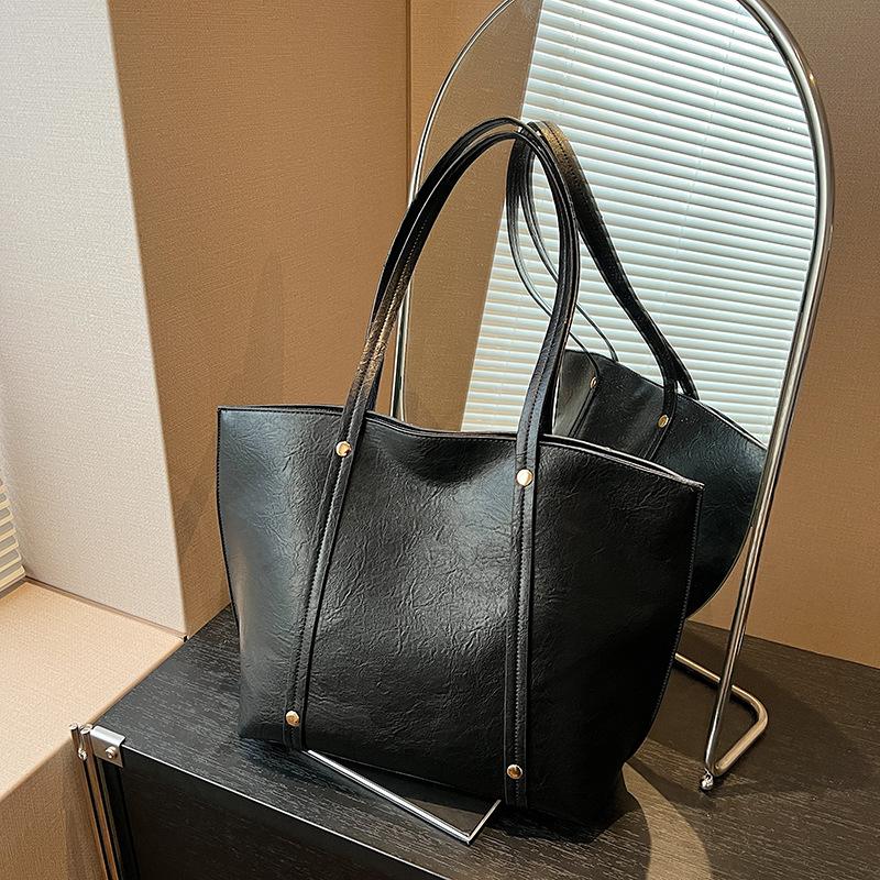 Модная сумка подмышку женская 2025 весна и лето новая большая вместительная сумка через плечо ретро сумка-тоут для通勤