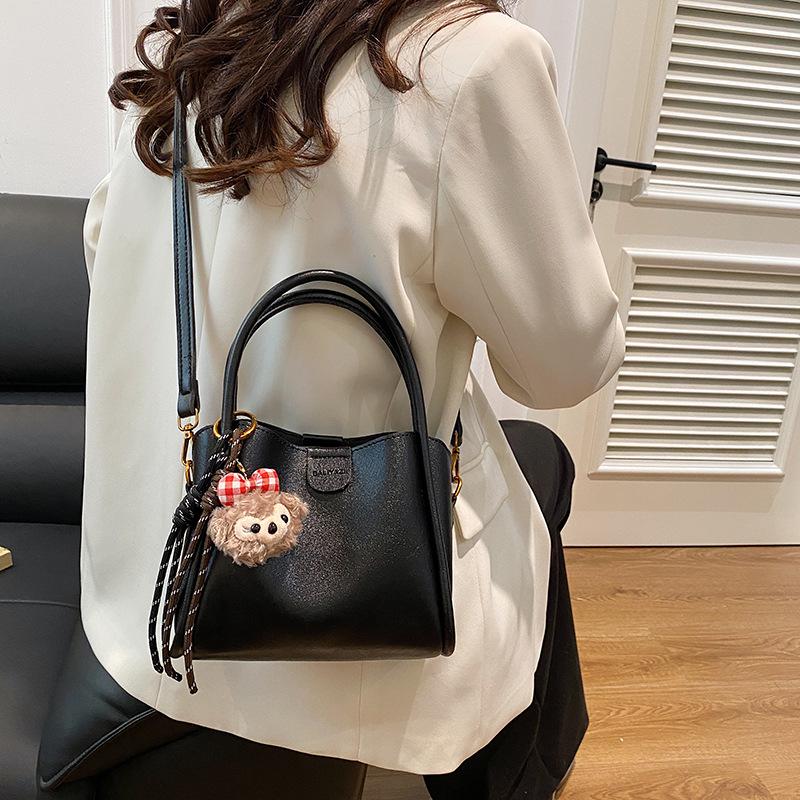 2025 Autumn and Winter New Fashion Trend Bear Cute Portable Messenger New Women's Bag Versatile Wholesale