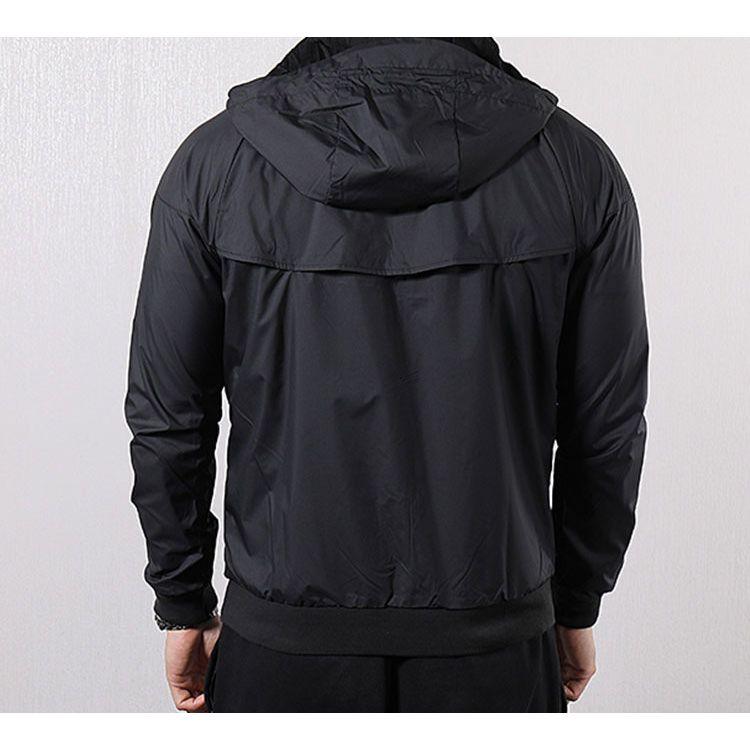 Nike Спортивная куртка с капюшоном и однотонным логотипом. Мужские куртки черного цвета AT5271-010.