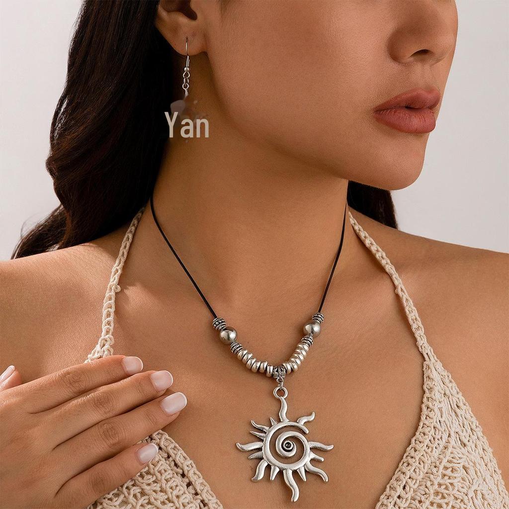 Ocean Style Conch & Starfish Necklace with Exaggerated Metal Rose Heart
