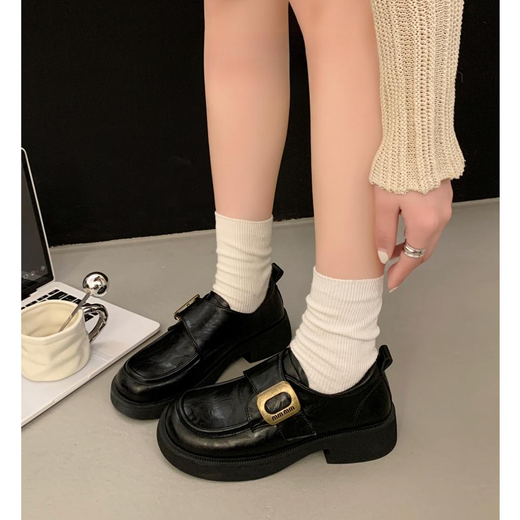 Маленькие кожаные туфли женские 2025 новая осень и зима ретро британский стиль черные jk одинарные туфли универсальные для работы мягкая подошва лоферы