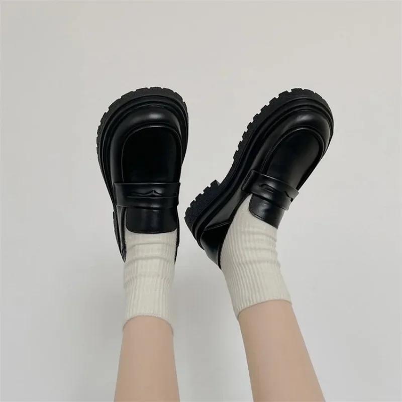 Модная обувь для женщин 2024 года, трендовые оксфорды в британском стиле с круглым носком, черные туфли на плоской подошве, повседневные женские кроссовки, женская обувь, лоферы