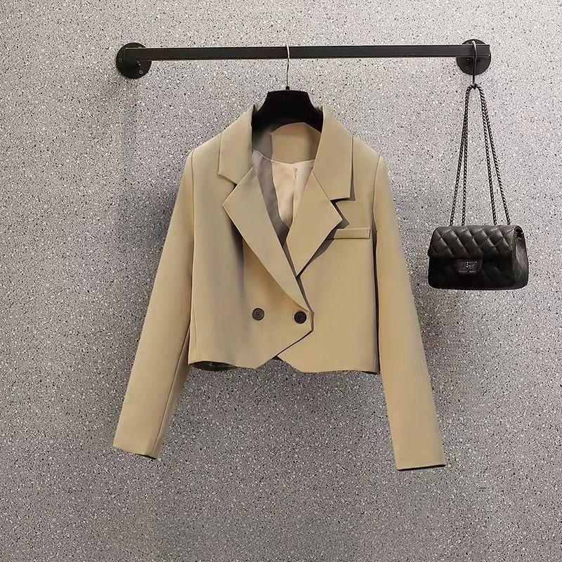 Стильный и удобный осенне-весенний короткий женский пиджак-блейзер