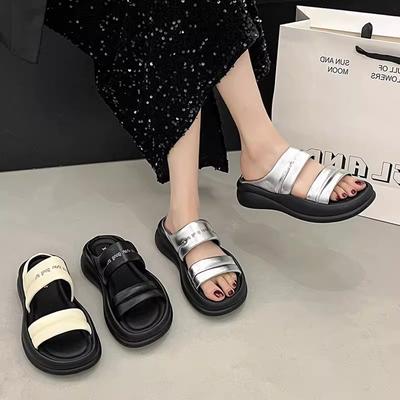 Крутые шлепанцы на толстой подошве женская мода 2025 новые летние повседневные универсальные пляжные шлепанцы