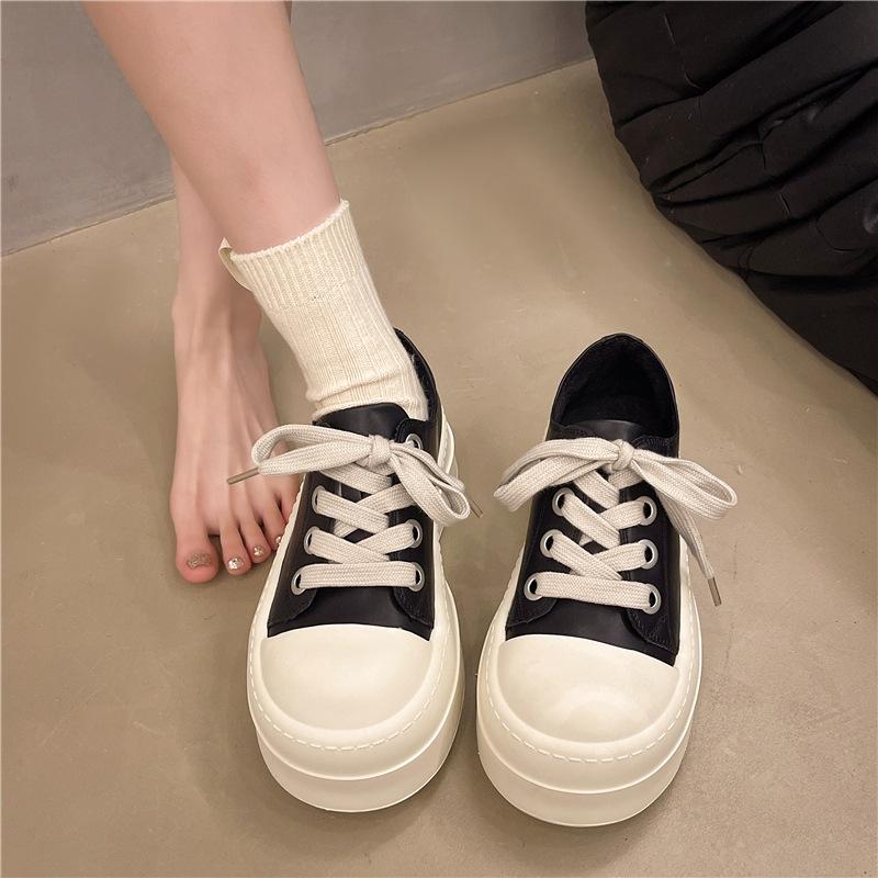 Универсальные уродливо-милые круглоголовые платформенные популярные маффиновые парусиновые туфли женские 2025 весна новые большеголовые повседневные кеды тренд