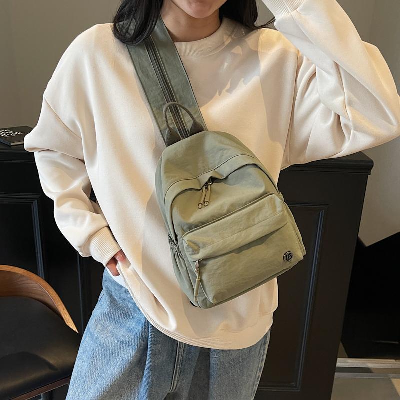 Рюкзак женский многофункциональный одноплечевой легкий однотонный мини-рюкзак спортивная нагрудная сумка