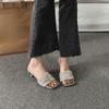 Мода 2025 Французский стиль Сандалии на одно слово Женские модные шлепанцы Новые стразы Тонкий ремешок Квадратный носок Темперамент Высокий каблук