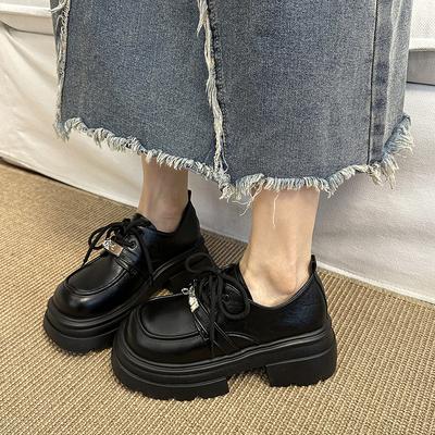 Женские черные туфли на толстой подошве из маленькой кожи, весна 2025, новые, на шнуровке, в британском стиле, ретро, универсальные лоферы, одинарные туфли