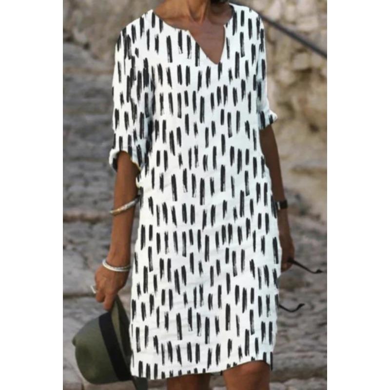 Женское платье с V-образным вырезом и принтом