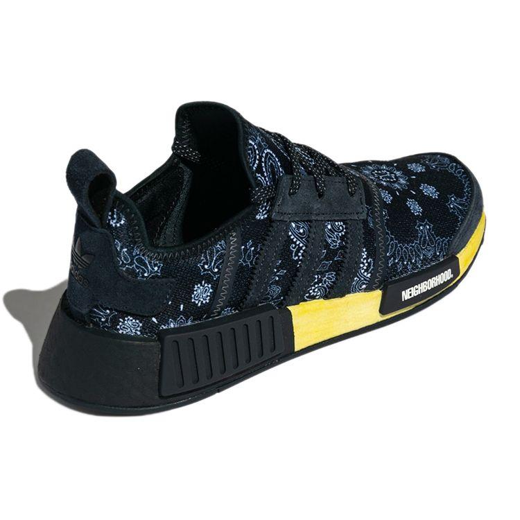 Кроссовки унисекс Neighborhood x adidas NMD_R1 темно-синие с пейсли-банданой сине-темно-синие облачно-белые GY4158