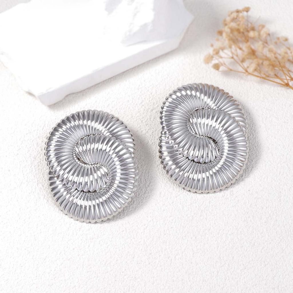 Exaggerated and Powerful Metal Twisted Spring Wavy Stud Earrings for Ladies, Versatile and Trendy Street Style for Women