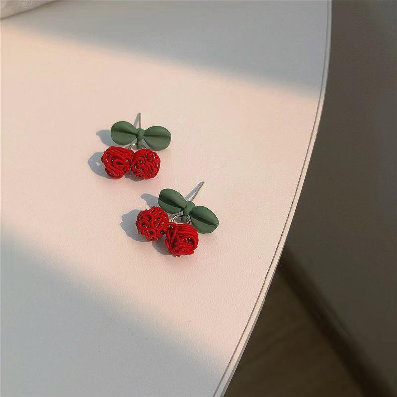 Трендовые корейские серьги-вишни 2025 года для женщин: Уникальный летний дизайн, стиль знаменитостей