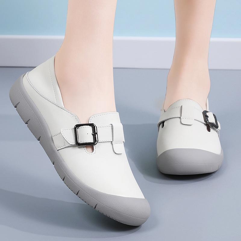 Одна педаль, маленькие кожаные туфли, женские осенние туфли на плоской подошве, повседневная мягкая подошва и две белые туфли.