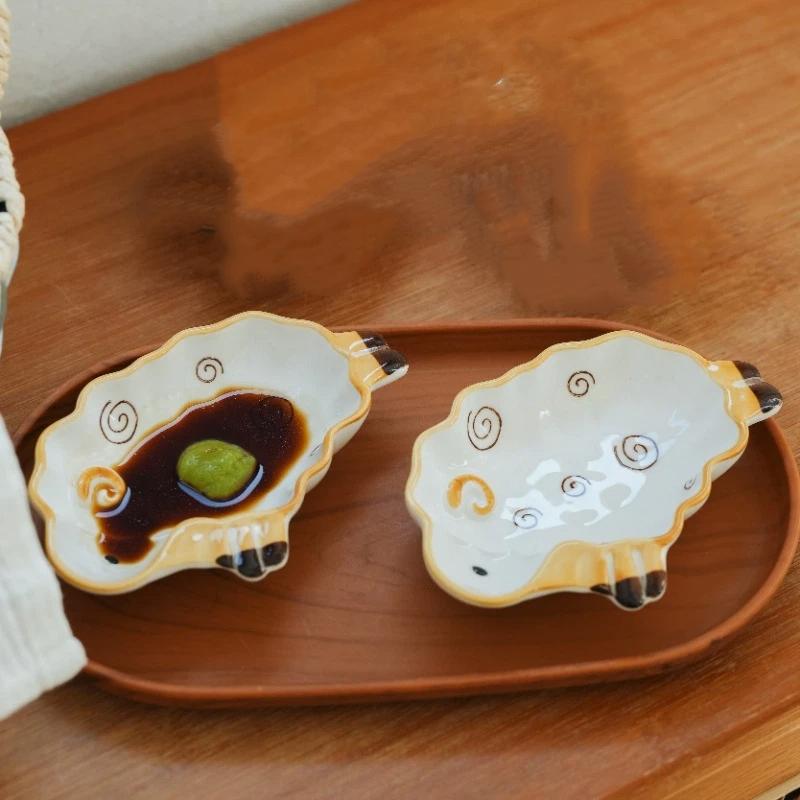 Novelty Alpaca Shaped Ceramic Dipping Dish Microwave Safe Small Condiment Plate Tableware for Hot Pot Dipping Sauce Use