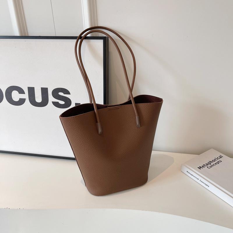 Ретро мода большая вместимость сумка женская 2025 новая осень и зима сумка-тоут для通勤 нишевая повседневная универсальная сумка через плечо