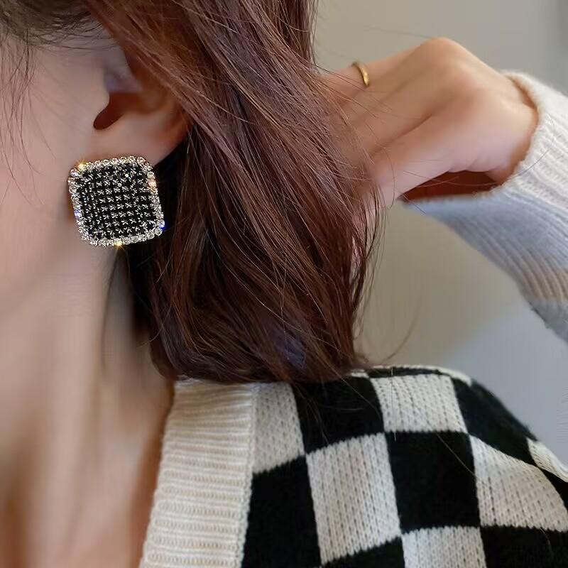 Трендовые корейские черные квадратные серьги со стразами, модные женские серьги-подвески с кристаллической геометрией