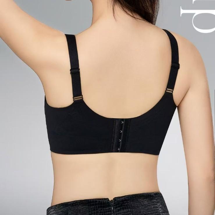 New underwear women's small breasts gather together and show that they are not empty. The cup is supported on the top to prevent sagging