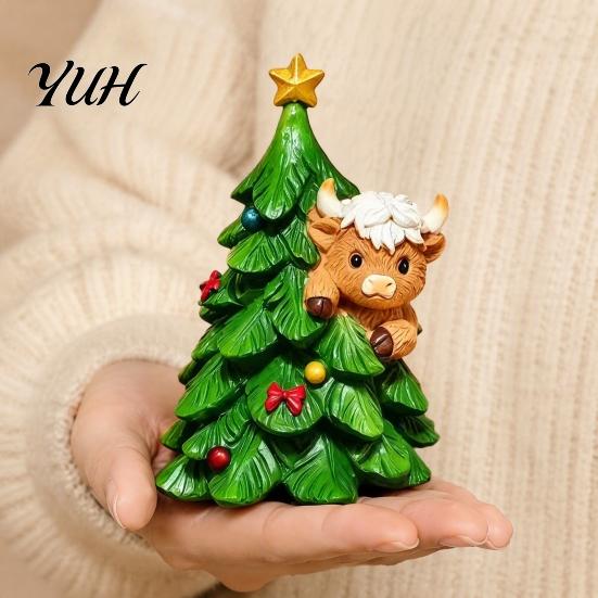 Holiday Tabletop Centerpiece Christmas Highland Cow Stocking Figurine, Xmas Tree Cattle Resin Figurine Statue, Animal Sculpture for Desktop Decoration