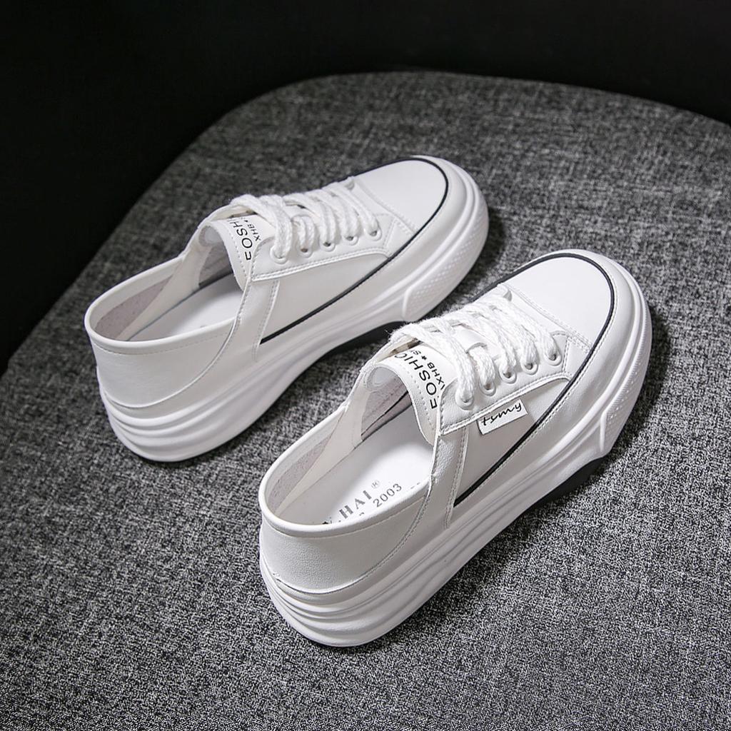 Two Women Wearing Lazy Little White Shoes 2025 Summer New Versatile Platform Chic Korean Board Shoes Hong Kong Style Breathable Casual Shoes