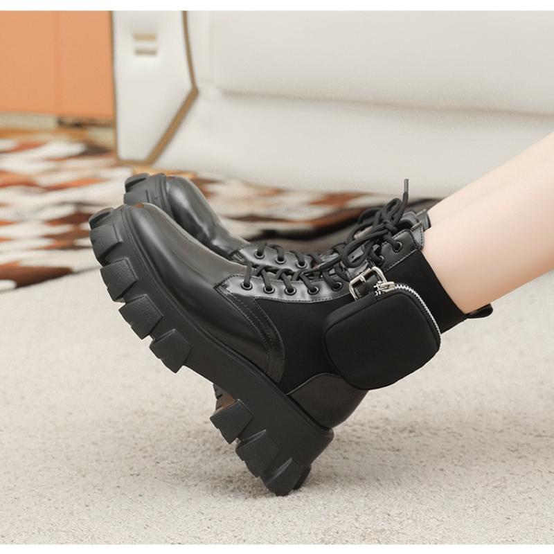 Модные женские ботинки на платформе, кожаные мотоциклетные ботильоны на танкетке, женская обувь на шнуровке, модные черные ботинки с ремешком, пряжкой и карманом