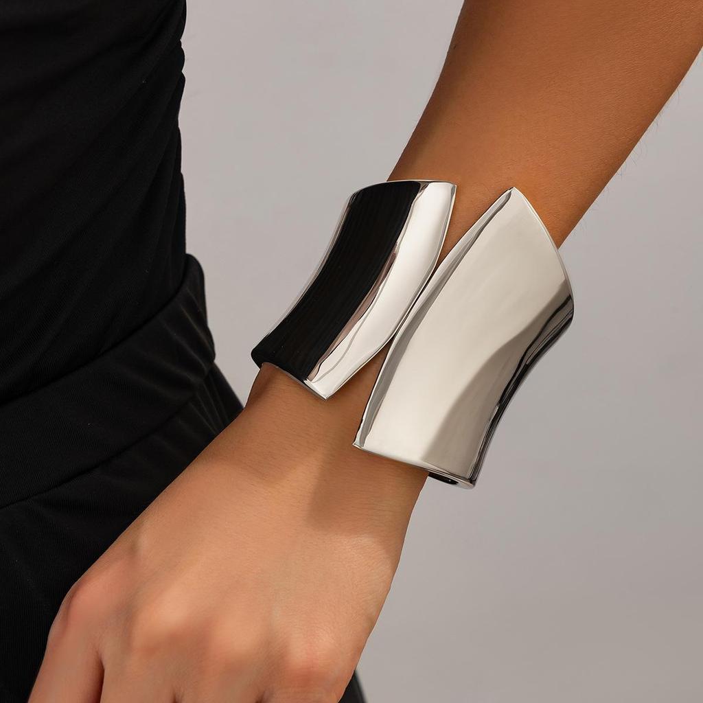 European & American Bold Irregular Smooth Metal Personality Bracelet Set, Wide Version.