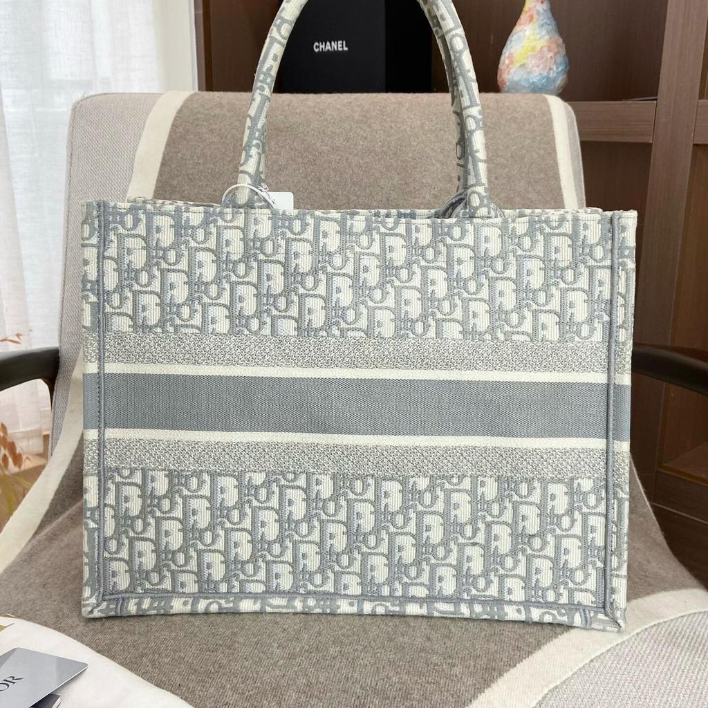 [Pre-Owned] Book Tote Medium White Canvas Monogram Shoulder Bag - Excellent #GFYAZA