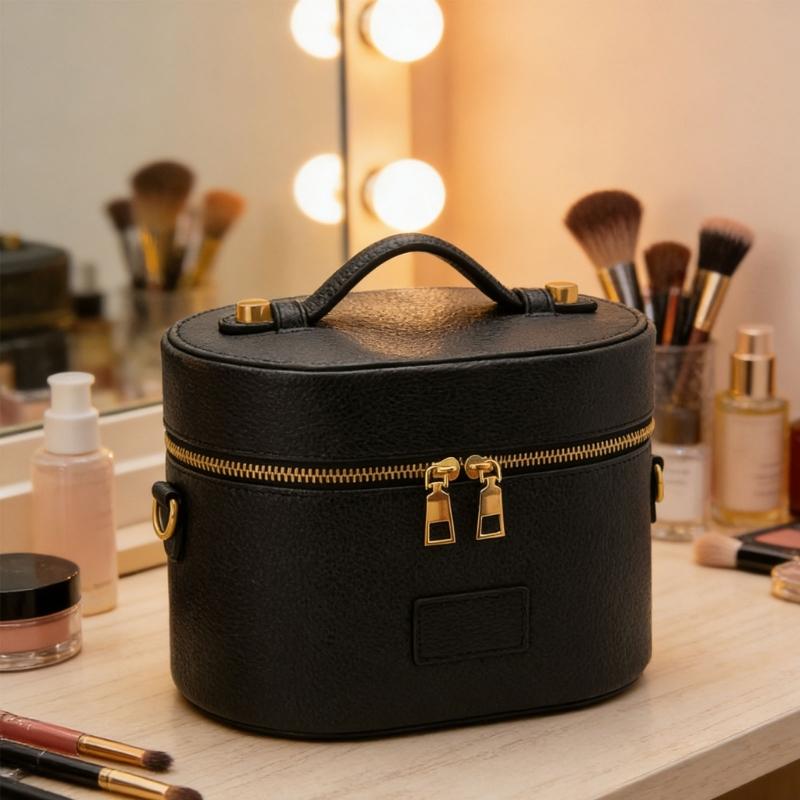 PU Leather Toiletry Organizer Bag Makeup Case with Carrying Handle And Zippered Cover Design for Cosmetic Storage Use