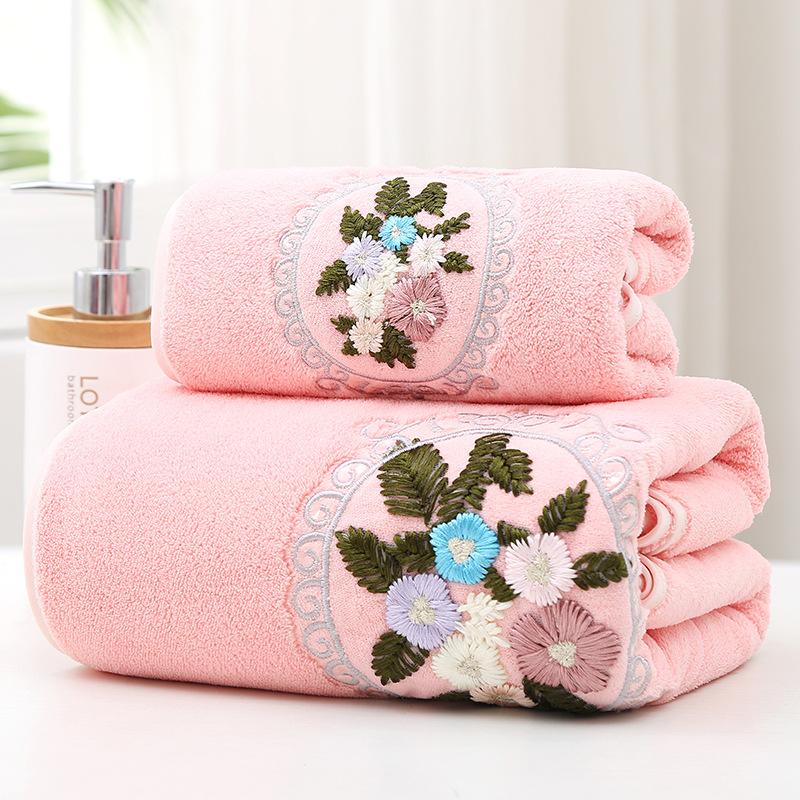 Soft and Absorbent Bath Towel with Embroidered Floral Pattern